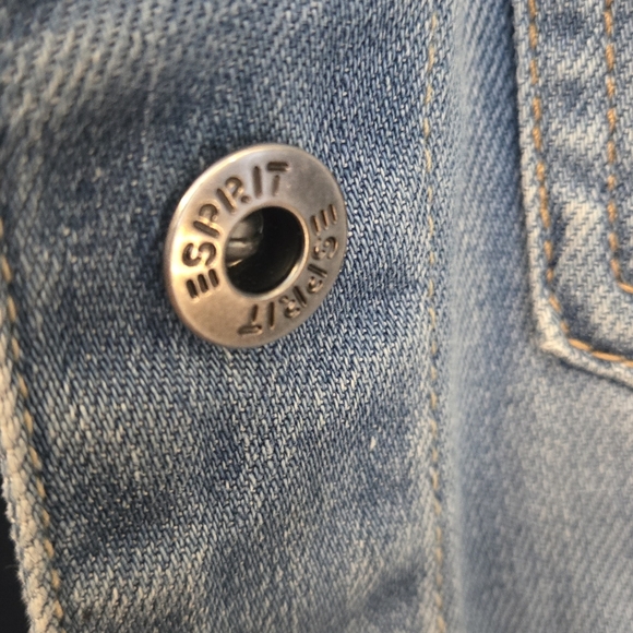Espirit light wash jean jacket - Picture 3 of 10